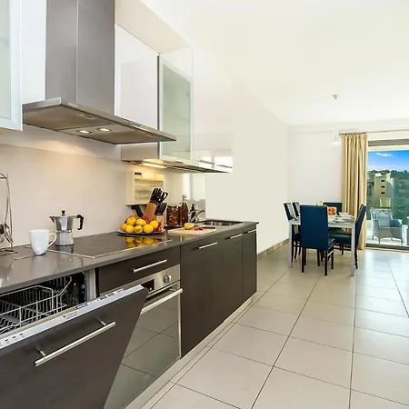 St Julians - Spinola Road Apartment *